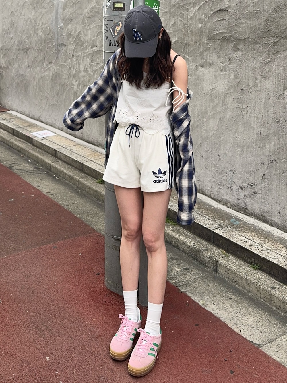 アディダス｜春に映える白ピンクライン ジャケット ゆるかわ韓国系コーデに◎ ☆Adidas 韓国☆大人気☆GAZELLE BOLD W ガゼール ☆追跡可能