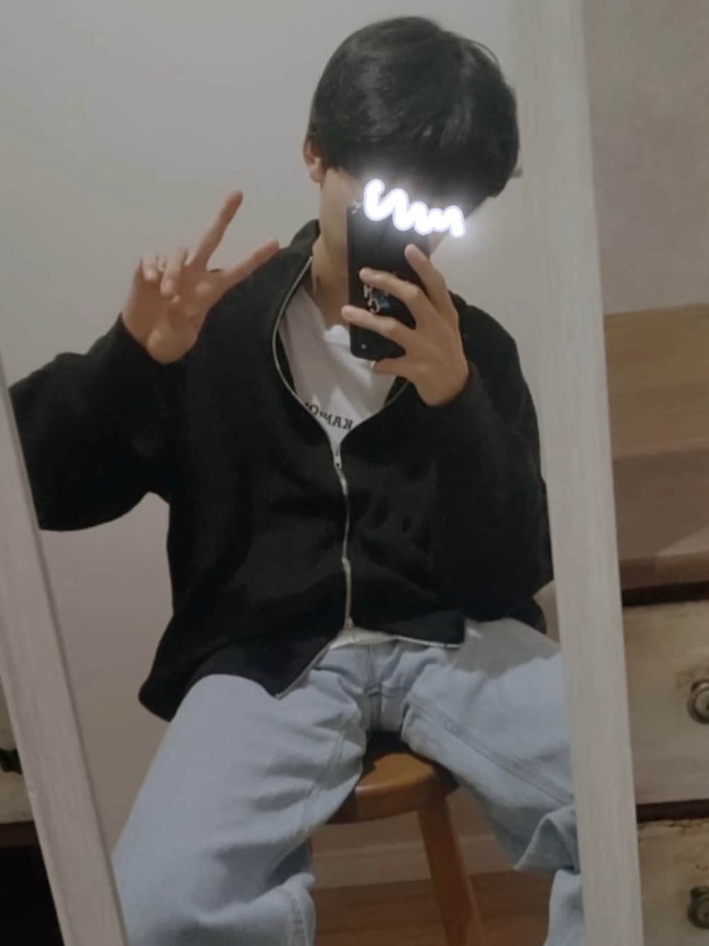 「ドライバーズニット、デニム、KANGOL、カンゴール、モノトーン+1、秋、ニット、シンプル、CLEL、ジップニット」｜「Levi'sの【FINE BOYS 11月号掲載】Levi's/リーバイス SILVERTAB ルーズフィット（デニムパンツ、ブルー系）」を使った、みおさん（メンズ・174cm）の秋コーディネートの1枚目の写真