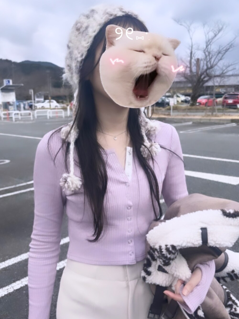 「春コーデ、パンツスタイル、お出かけ、帽子」｜「SLYのCUT RIB SNAP TOPS カット リブ スナップ トップス（Tシャツ/カットソー、ピンク系）」を使った、୨୧⑅*.さん（レディース・163cm）の冬コーディネートの1枚目の写真