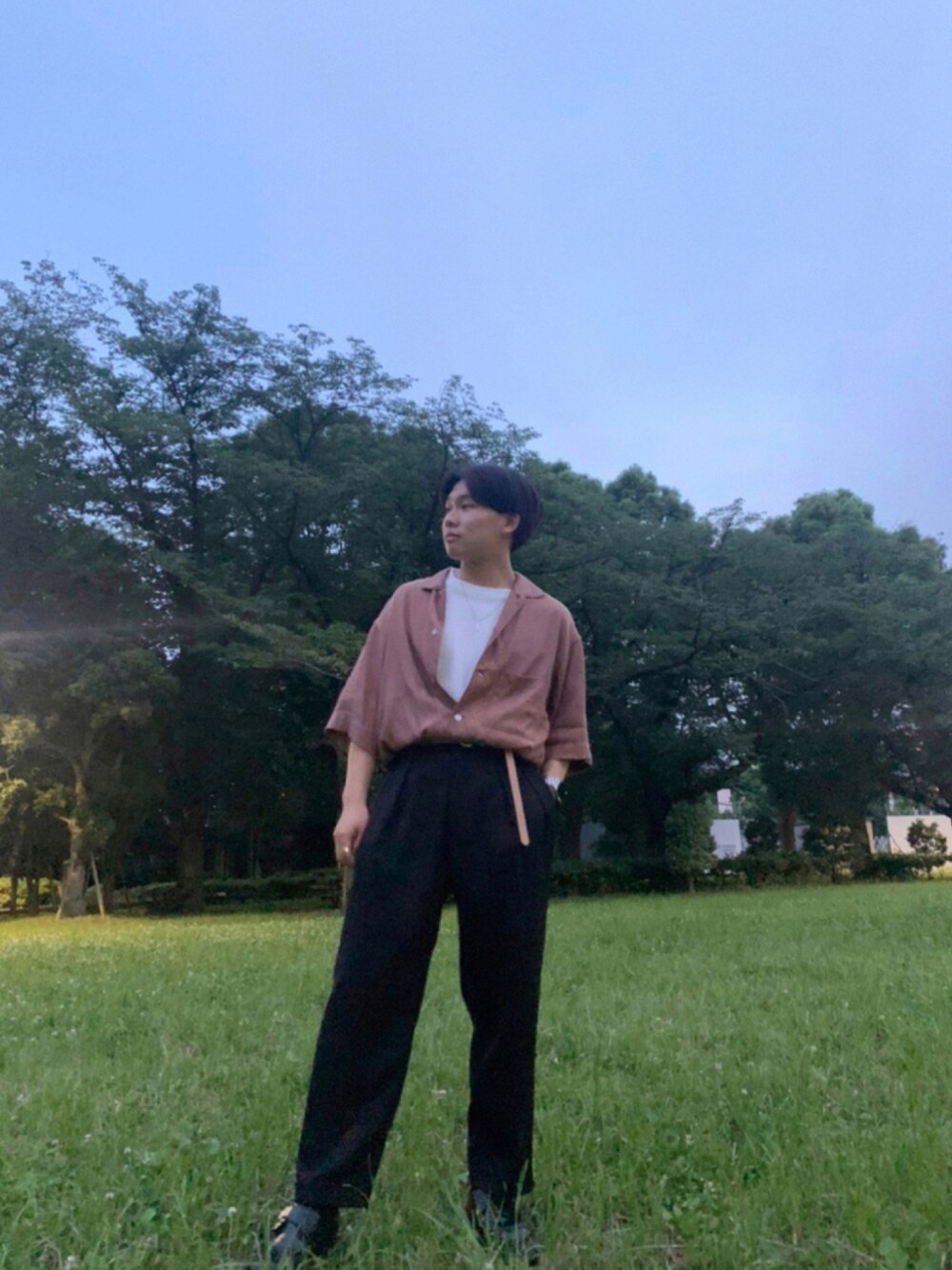「夏コーデ、シンプルコーデ、キレイめ、休日スタイル、おしゃれさんと繋がりたい、LIDNM、WYM、shiki tokyo」｜「LIDNMのCUPRO RELAX OPEN COLLAR（シャツ/ブラウス、ブラウン系）」を使った、yumaさん（メンズ・162cm）の夏コーディネートの1枚目の写真