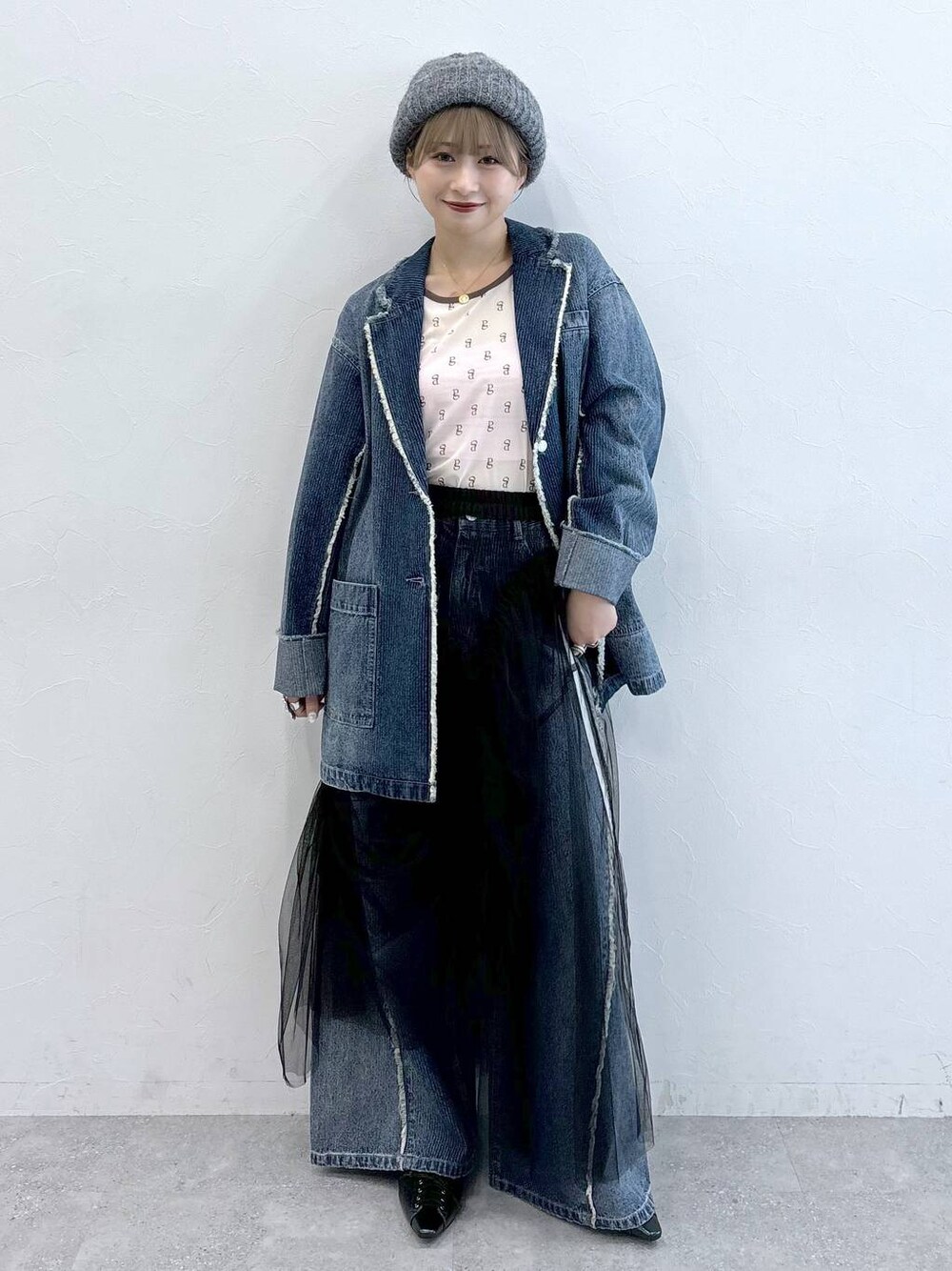 「レイヤードスタイル、デニムパンツ、デニムジャケット、秋コーデ、体型カバー、きれいめ、ゆったり、休日コーデ、楽ちんコーデ、メンズライク、ストリート、カジュアル、PAGEBOY、骨格ウェーブ_PAGEBOY、イエベ春_PAGEBOY」｜「PAGEBOYのストライプデニムジャケット（テーラードジャケット、ブルー系）」を使った、moeさん（レディース・158cm）の夏コーディネートの1枚目の写真