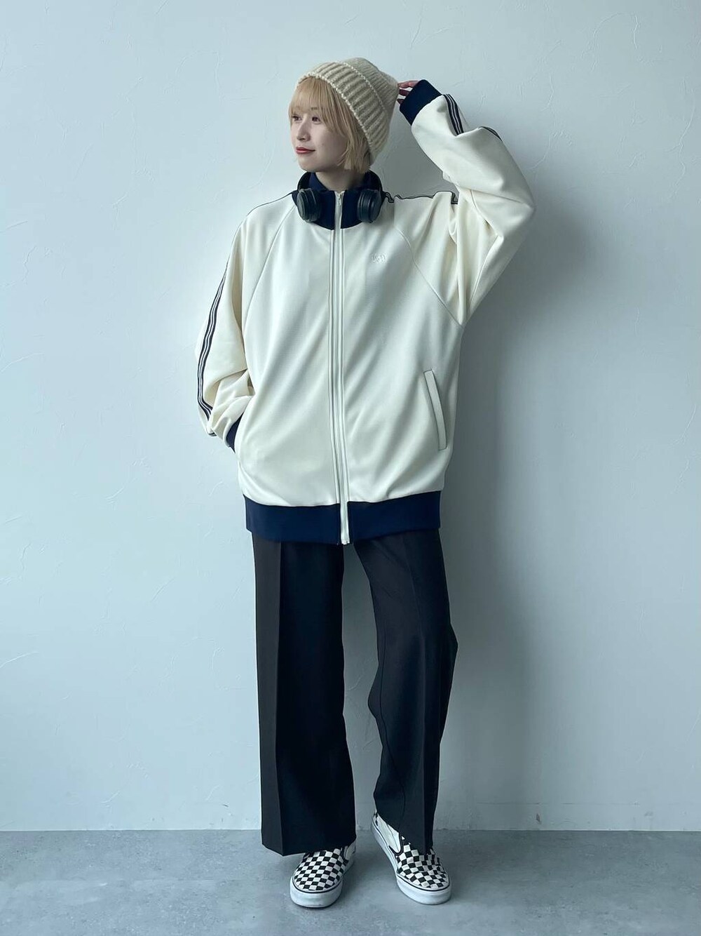 「楽ちんコーデ、休日コーデ、体型カバー、きれいめ、ゆったり、アクティブキュート_PAGEBOY、PAGEBOY、骨格ウェーブ_PAGEBOY、イエベ春_PAGEBOY、カジュアル、ストリート、メンズライク、PAGEBOYLIM、ニット帽、スラックス」｜「PBLIMのPAGEBOYLIM/ニットバケハ（ハット、ベージュ系）」を使った、moeさん（レディース・158cm）の夏コーディネートの1枚目の写真