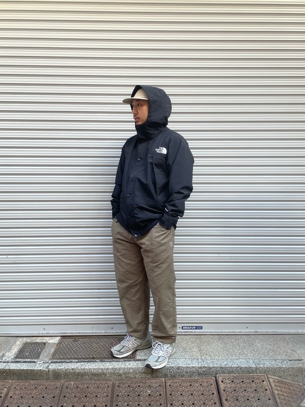 「BEAVER、BEAVER上野、THE NORTH FACE」｜「THE NORTH FACEのTHENORTHFACE/ノースフェイス マウンテンライトジャケット NP11834（マウンテンパーカー、ブラック系）」を使った、Turkeyさん（メンズ・173cm）の秋コーディネートの1枚目の写真
