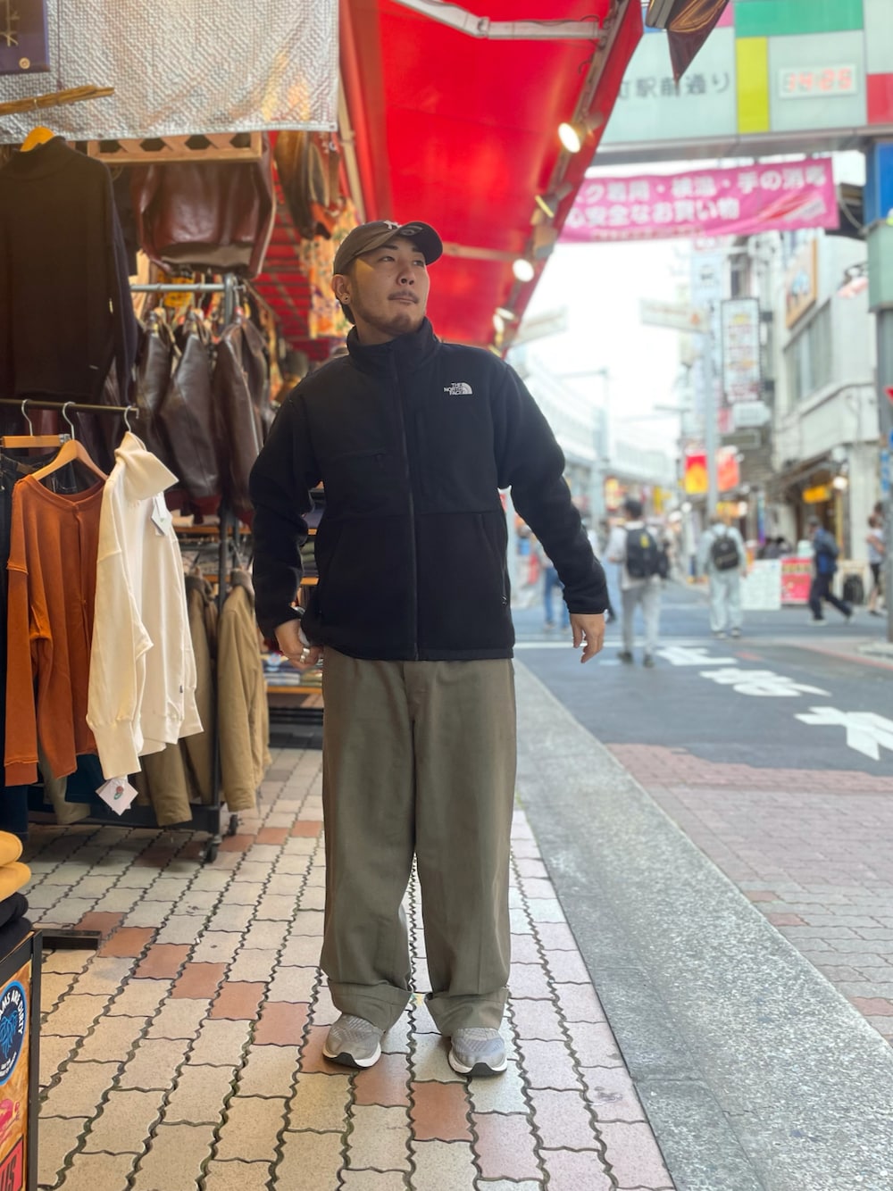 「BEAVER、BEAVER上野、thenorthface」｜「THE NORTH FACEのTHE NORTH FACE/ノースフェイス　デナリフリースジャケット　NA72051（その他アウター、ブラック系）」を使った、Turkeyさん（メンズ・173cm）の秋コーディネートの1枚目の写真