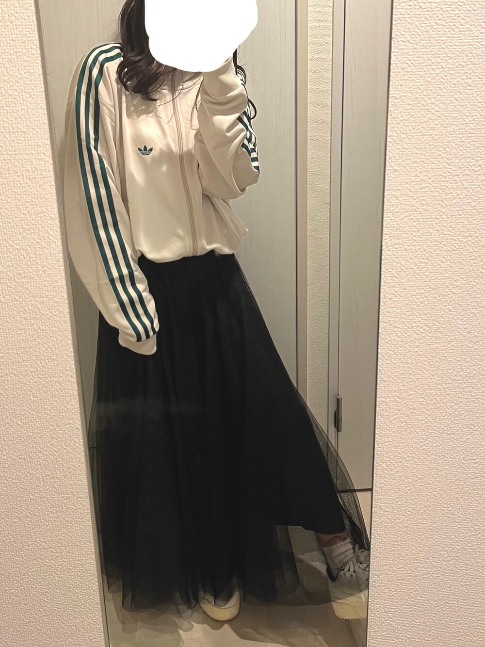 adidas Originalsのジャケット/アウターを使った「チュールスカート 