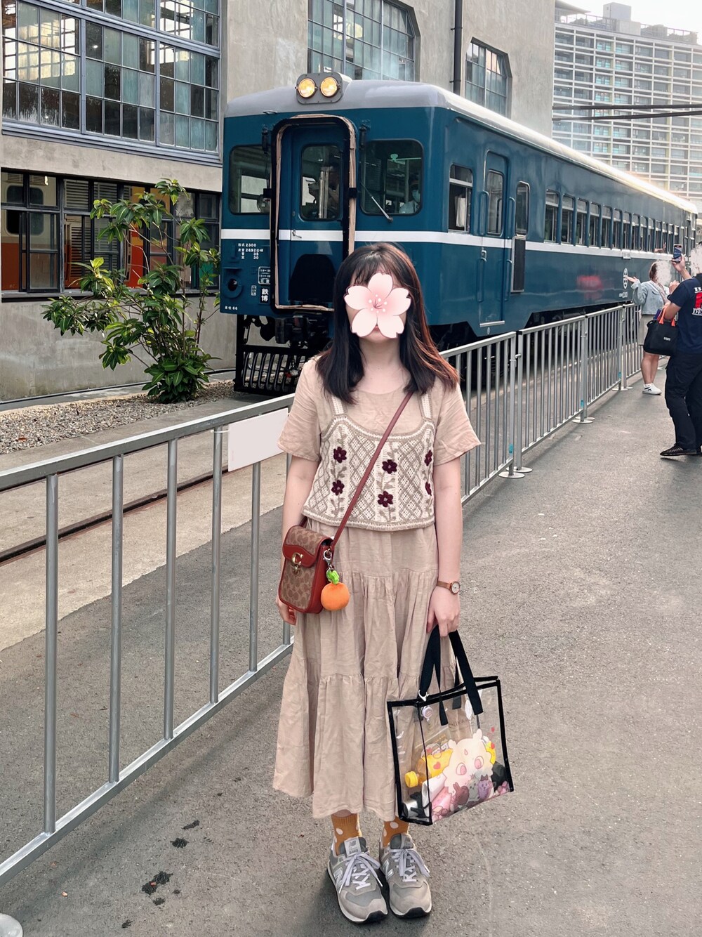 COACH（コーチ）の「フォーン クロスボディ・シグネチャー キャンバス