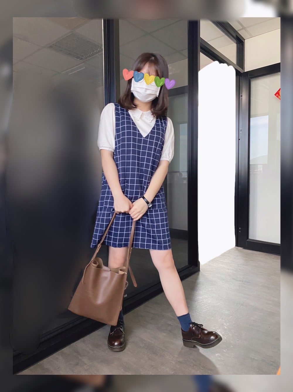 「夏コーデ、夏、ブルー、白、ブラウン、ブラウス、ワンピース、ワントーンコーデ、チェック、チェックスカート、チェック柄に恋してる、いいね、save、フォローお願いします🤑、オトナカジュアル、おしゃれさんと繋がりたい、低身長」｜「no brandのアイテム（バッグ、ブラウン系）」を使った、シシ🌼さん（レディース・153cm）の夏コーディネートの1枚目の写真