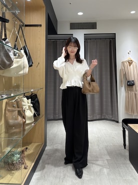 「CAPRICIEUX LE'MAGE（カプリシューレマージュ）のウエストマークVネックブラウス（シャツ/ブラウス、ホワイト系）」を使った、okomeさん（レディース・164cm）の春コーディネート