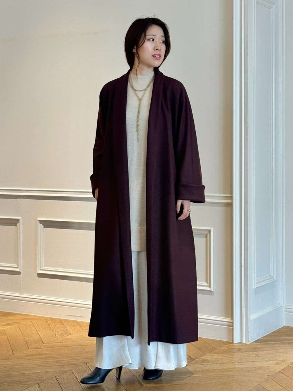 「秋コーデ、今日のコーデ、秋っぽコーデ更新中、ニットワンピース、ベージュ、ボルドー、162cm、ガウンコート、コートスタイル」｜「HOUSE OF LOTUSのドッキングニットワンピース（ワンピース、ベージュ系）」を使った、HOUSE OF LOTUS　staffさん（レディース・162cm）の秋コーディネートの1枚目の写真