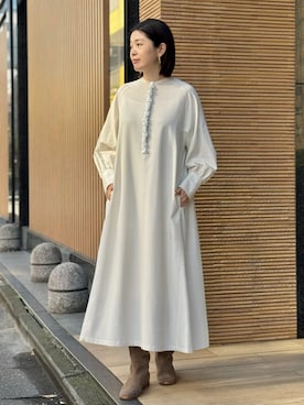 「オフホワイト」｜「アイテム（ワンピース/ドレス）」を使った、HOUSE OF LOTUS　staffさん（レディース・170cm）の冬コーディネート