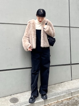 「アイテム（サロペット/オーバーオール）」を使った、大久保水綺さん（レディース・167cm）の冬コーディネート