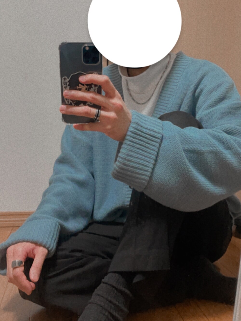 「冬コーデ、秋冬コーデ、春コーデ、シンプル、着回しコーデ、おしゃれさんと繋がりたい、きれいめカジュアル、カーディガン、カーディガンコーデ、ootd、LILL (リル)、ニット、ビッグシルエット、犬系男子」｜「LILLの袖ロールアップルーズシルエットカーディガン（カーディガン/ボレロ、グレー系）」を使った、ヒビさん（メンズ・170cm）の冬コーディネートの1枚目の写真