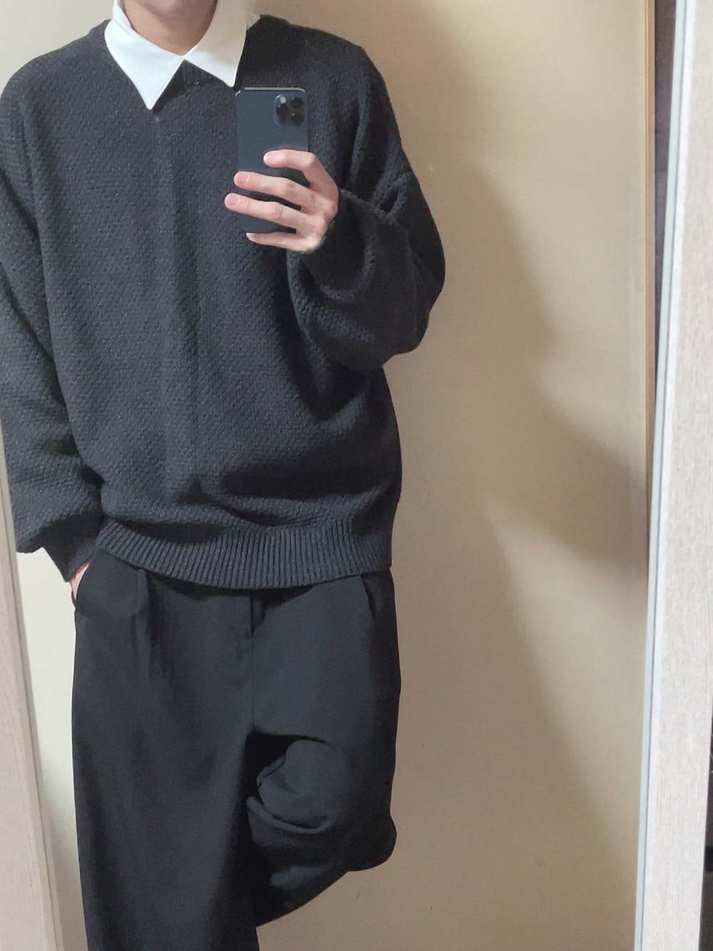 「カーディガン、シンプル、秋のコーデ、レイヤードスタイル、シャツスタイル、ゆるコーデ、秋冬コーデ、おしゃれさんと繋がりたい、いいね、save、フォローお願いします🤑、秋服準備はじめました、LILL、LILL (リル)、ラブアンドピース2021」｜「LILLのコットンアクリル2WAYスモーキーカラーカーディガン（カーディガン/ボレロ、グレー系）」を使った、ヒビさん（メンズ・170cm）の秋コーディネートの1枚目の写真