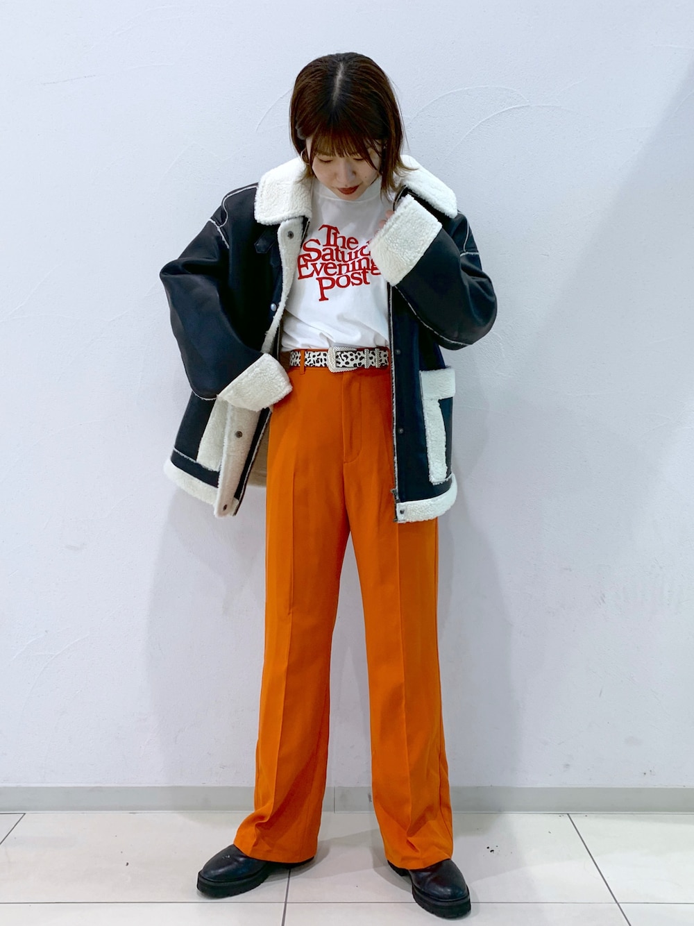 「B3、エコレザー、ブルゾン、レザージャケット、アウター、アウターコーデ、秋冬コーデ、冬コーデ、カラーパンツ、着回しコーデ、オトナカジュアル、ページボーイ、PAGEBOY、モードカジュアル、カラーコーデ」｜「PAGEBOYのクラシックスラックス2（スラックス、オレンジ系）」を使った、MATSUさん（レディース・158cm）の秋コーディネートの1枚目の写真