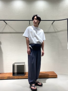「EKAL（エカル）の『UVカット/静電気防止/イージーケア』SMOOTH WOOLY LIKE トラウザー（その他パンツ、グレー系）」を使った、柳田倫太郎さん（メンズ・174cm）の夏コーディネート
