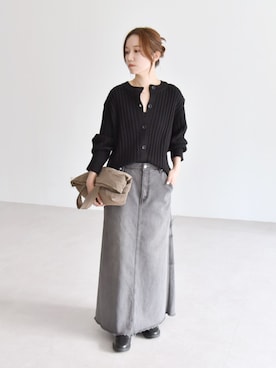 「アイテム（デニムスカート）」を使った、関田さん（レディース・160cm）の秋コーディネート