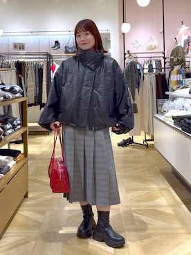 「アイテム（ボストンバッグ、レッド系）」を使った、aikaさん（レディース・160cm）の秋コーディネート