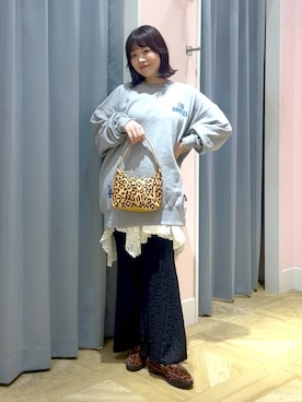 「アイテム（スウェット、シルバー系）」を使った、aikaさん（レディース・160cm）の秋コーディネート