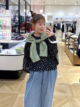 「LOWRYS FARM（ローリーズファーム）のフラワーメッシュロングスリーブ　 1063339（Tシャツ/カットソー、ブラック系）」を使った、aikaさん（レディース・160cm）の秋コーディネート