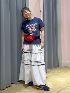 「アイテム（ボディバッグ/ウエストポーチ、レッド系）」を使った、aikaさん（レディース・160cm）の夏コーディネート