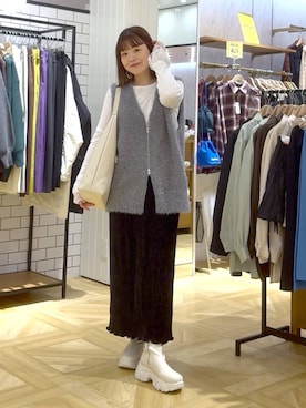 「LOWRYS FARM（ローリーズファーム）のアイテム（ベスト）」を使った、aikaさん（レディース・160cm）の秋コーディネート