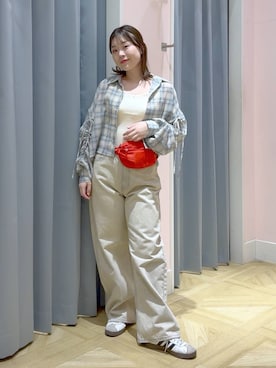 「LOWRYS FARM（ローリーズファーム）のワイドストレートデニムパンツ　607883（デニムパンツ、ベージュ系）」を使った、aikaさん（レディース・160cm）の春コーディネート