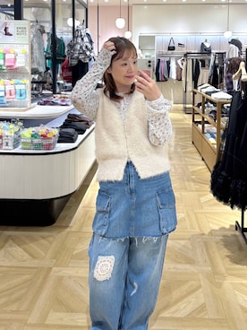 「LOWRYS FARM（ローリーズファーム）のCONE/カーゴミニスカート　1047091（デニムスカート、ブルー系）」を使った、aikaさん（レディース・160cm）の秋コーディネート
