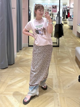 「LOWRYS FARM（ローリーズファーム）のThe Wizard of Oz／プリントＴ　1000259（Tシャツ/カットソー、ピンク系）」を使った、aikaさん（レディース・160cm）の夏コーディネート