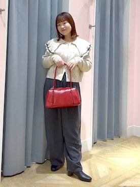 「アイテム（ボストンバッグ、レッド系）」を使った、aikaさん（レディース・160cm）の秋コーディネート