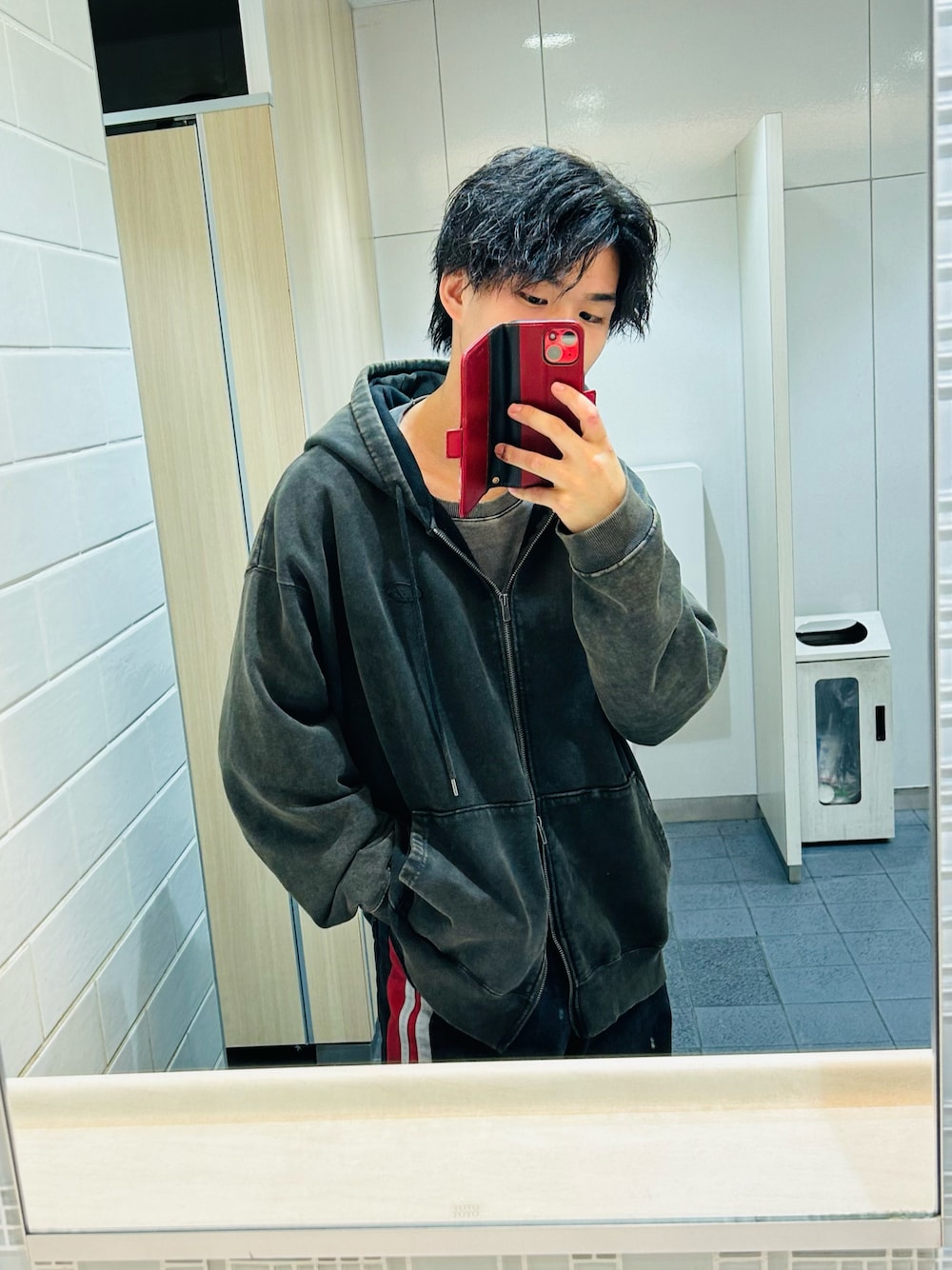 「デニム、ジップアップパーカー、CLEL」｜「JACKROSEのアイテム（デニムパンツ、ブラック系）」を使った、まさとさん（メンズ・171cm）の秋コーディネートの1枚目の写真