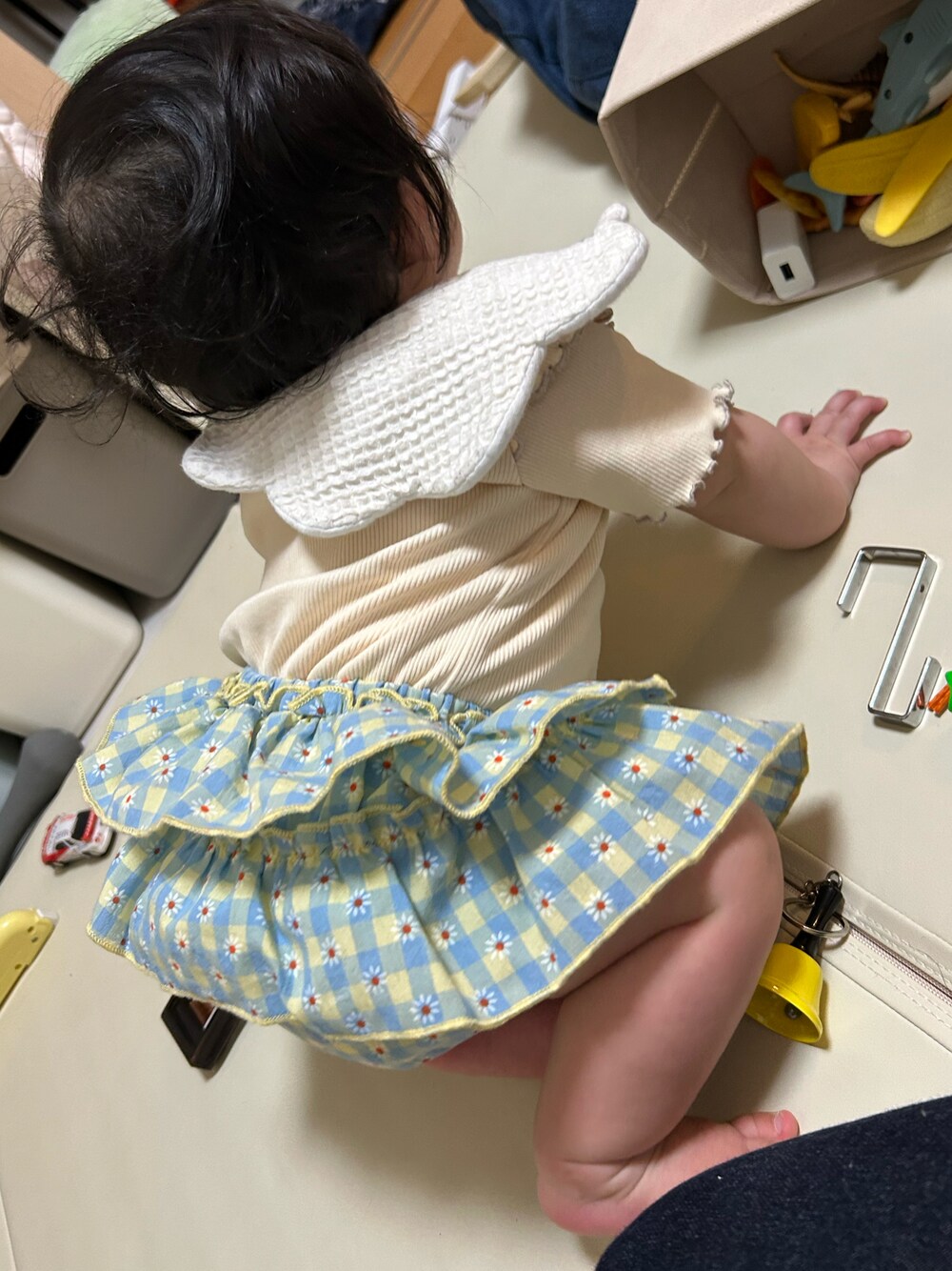 「古着MIX、韓国子供服、韓国ファッション、ベビーコーデ、9ヶ月ベビー」｜「Birthdayのアイテム（Tシャツ/カットソー、ベージュ系）」を使った、07hikari30さん（キッズ・80cm）の春コーディネートの1枚目の写真