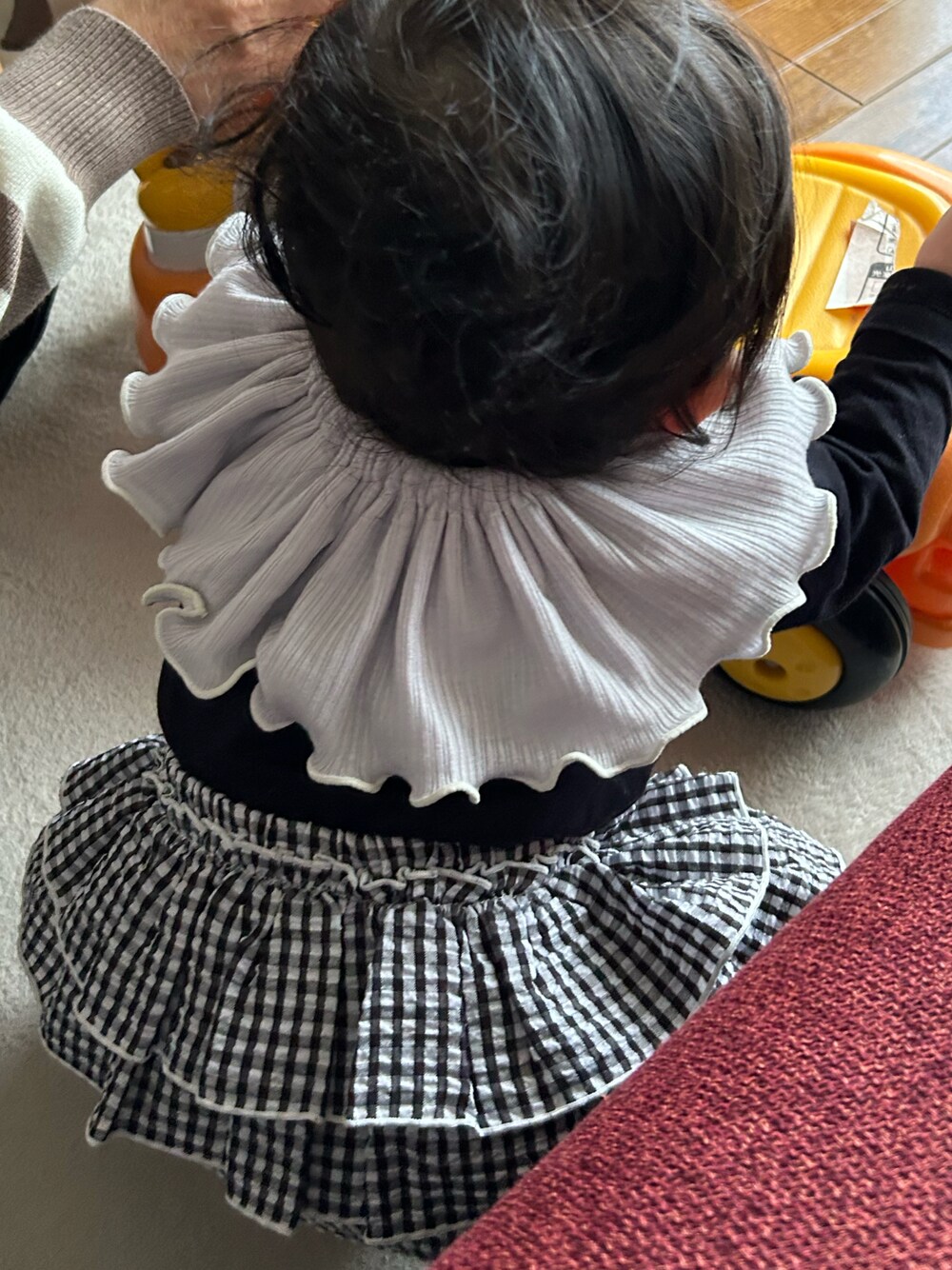 「韓国子供服、古着MIX、9ヶ月ベビー、女の子ママ、ベビーコーデ」｜「オーダーメイドのアイテム（スタイ/よだれかけ、グレー系）」を使った、07hikari30さん（キッズ・80cm）の春コーディネートの1枚目の写真
