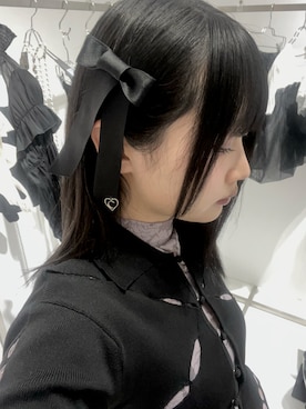 「アイテム（ヘアアクセサリー）」を使った、Carmeloさん（レディース・158cm）の春コーディネート