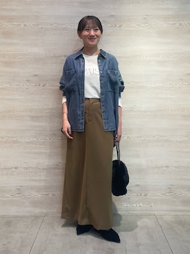 「Jena espace merveilleux(ジェナ エスパスメルヴェイユ)のテンセルバックシャーリングデニムシャツ(シャツ/ブラウス、ブルー系)」を使った、jenashimoさん(レディース・156cm)の秋コーディネート