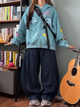 「アイテム（スニーカー）」を使った、側湾症ネキさん（レディース・155cm）の秋コーディネート