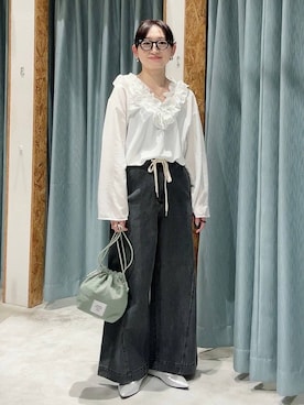 「LEPSIM（レプシィム）のイージーバギーデニム　290477（デニムパンツ）」を使った、ばーいな。さん（レディース・161cm）の春コーディネート