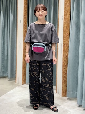 「LEPSIM（レプシィム）の《レプクル》オフショルワイドT　242876（Tシャツ/カットソー、グレー系）」を使った、ばーいな。さん（レディース・161cm）の夏コーディネート