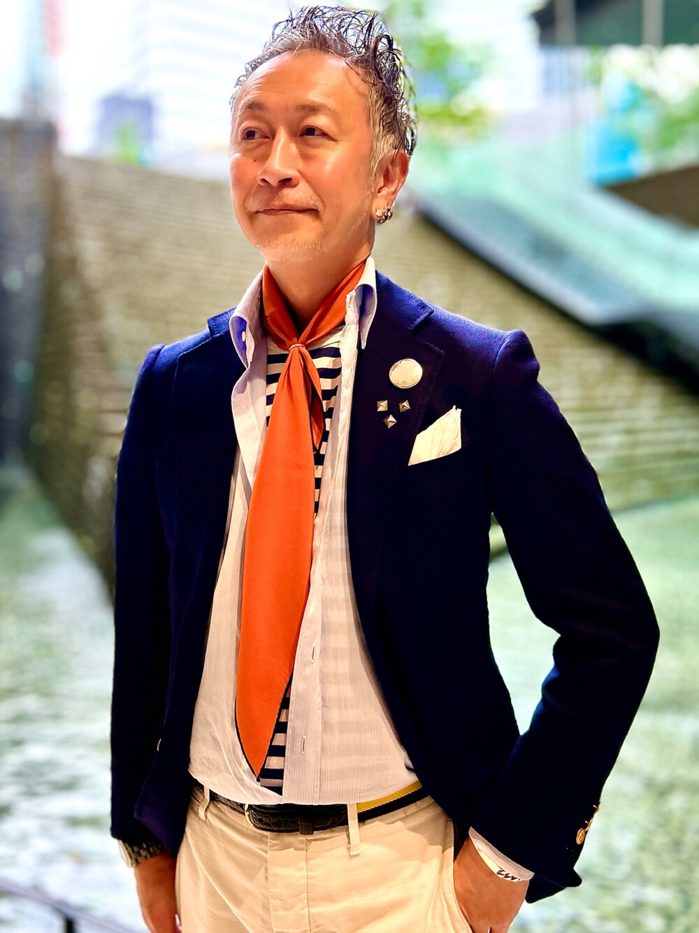 「大人カジュアル、ジャケット、ボーダー」｜「HERMESのアイテム（ストール/ショール、オレンジ系）」を使った、pipimarさん（メンズ・170cm）の春コーディネートの1枚目の写真