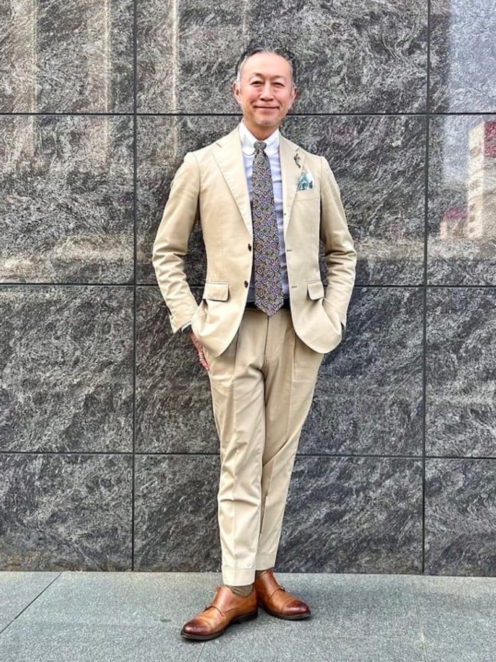 「春のNewスタイル、大人コーデ、キレイめ、オトナカジュアル、ootd」｜「BRILLA per il gustoのアイテム（スーツセット、ベージュ系）」を使った、pipimarさん（メンズ・170cm）の春コーディネートの1枚目の写真