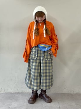 「HELLO.SANFRANCISCO（ハローサンフランシスコ）の【HELLO.SANFRANCISCO】フラワーフリルクロップドスウェット（スウェット、オレンジ系）」を使った、ひまさん（レディース・153cm）の秋コーディネート