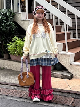 「HELLO.SANFRANCISCO（ハローサンフランシスコ）の【HELLO.SANFRANCISCO】ロゴパッチワークビッグスウェット（スウェット、イエロー系）」を使った、ひまさん（レディース・153cm）の夏コーディネート