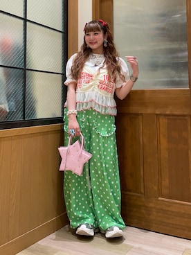 「HELLO.SANFRANCISCO（ハローサンフランシスコ）の【HELLO.SANFRANCISCO】ドット柄フリルポケットボリュームパンツ（スウェットパンツ、グリーン系）」を使った、ひまさん（レディース・153cm）の夏コーディネート