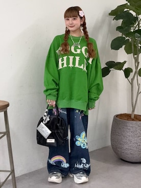 「CIAOPANIC TYPY（チャオパニックティピー）の【UNISEX】オーバーサイズダメージロゴ裏毛スウェット（スウェット、グリーン系）」を使った、ひまさん（レディース・153cm）の秋コーディネート