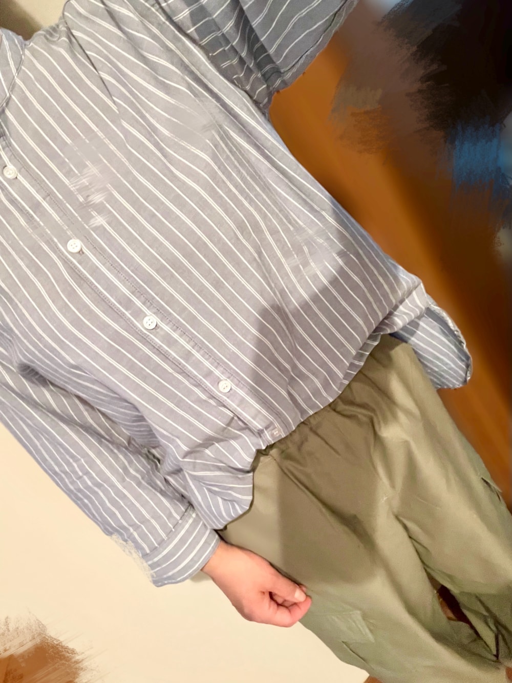 「カーゴパンツ、ラクチンコーデ、ストライプシャツ」｜「Honeysのアイテム（シャツ/ブラウス、ブルー系）」を使った、konomiiさん（骨格ナチュラル・レディース・153cm）の夏コーディネートの1枚目の写真
