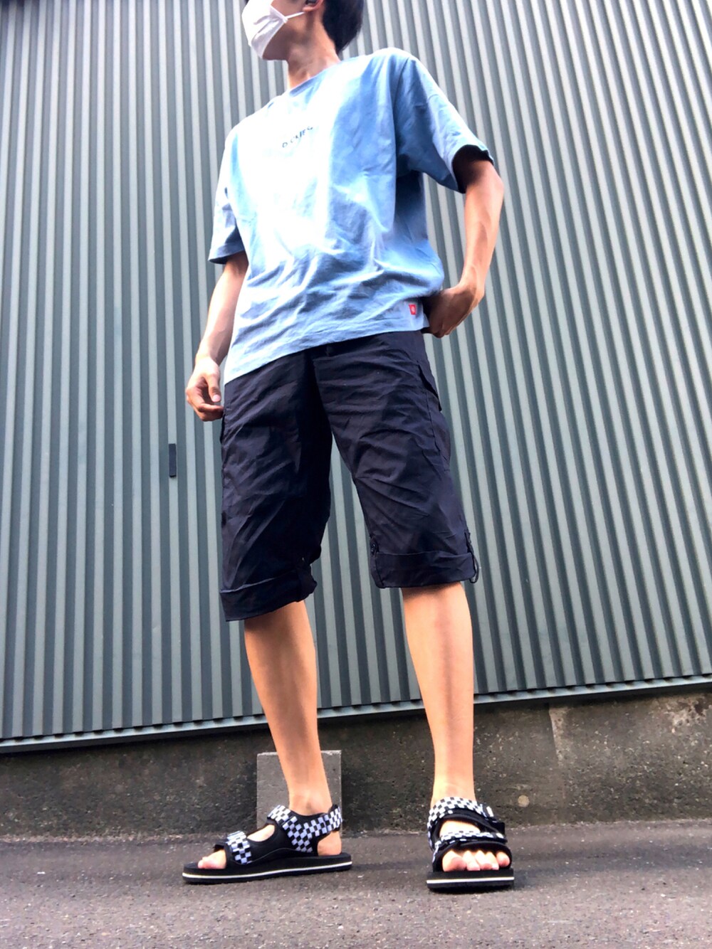 「ハーフパンツ、サンダル、海コーデ、夏だ！Tシャツ着よう！、ディッキーズ(Dickies)、VANS、Tシャツ、フォローミー、夏コーデ、今日のコーデ」｜「Mac-Houseのアイテム（パンツ、ブラック系）」を使った、Hiiragiさん（メンズ・180cm）の夏コーディネートの1枚目の写真