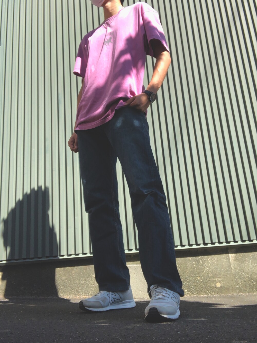 「ステューシー、ジーンズ、ニューバランス、夏、アニエスベー、ピンクコーデ」｜「Levi'sのアイテム（デニムパンツ、ブラック系）」を使った、Hiiragiさん（メンズ・180cm）の夏コーディネートの1枚目の写真