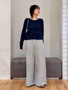 「ベロア」｜「アイテム（スウェットパンツ）」を使った、manaさん（レディース・159cm）の冬コーディネート