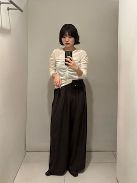「SENSE OF PLACE by URBAN RESEARCH(センスオブプレイスバイアーバンリサーチ)の『WEB/一部店舗限定』シアーベロアシャーリングトップ(Tシャツ/カットソー、ホワイト系)」を使った、manaさん(レディース・159cm)の秋コーディネート