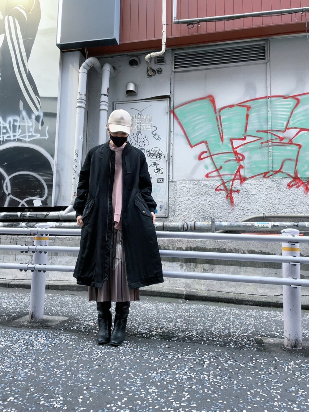 「アウター、カジュアル、AVIREX、ootd、ロングワンピース、秋服、オトナカジュアル、秋冬コーデ、おしゃれさんと繋がりたい、AVIREXBelle」｜「AVIREXの【直営店限定】アヴィレックス 2ピース マスク/AVIREX 2PIECE MASK（マスク、その他）」を使った、tomocoroさん（レディース・166cm）の秋コーディネートの1枚目の写真