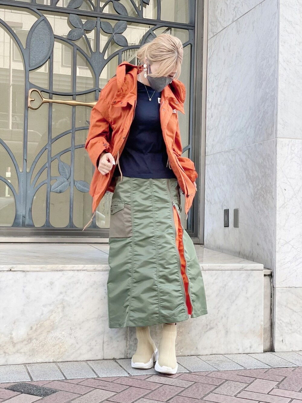 「スニーカー、カジュアル、AVIREX、ootd、秋服、オトナカジュアル、秋冬コーデ、おしゃれさんと繋がりたい、ストレッチブーツ、AVIREXBelle」｜「AVIREXの【Women's】ヘビーナイロン フライトスカート/ HAVY NYLON FLIGHT / アヴィレックス  / AVIREX（スカート、グリーン系）」を使った、tomocoroさん（レディース・166cm）の秋コーディネートの1枚目の写真